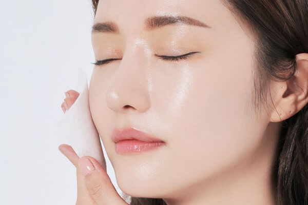 Da bị mất độ ẩm và tăng tiết dầu nhờn