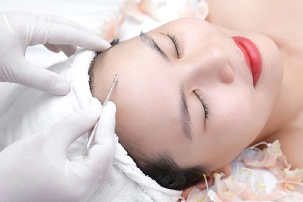 Nắm rõ các quy cách khử khuẩn cho dụng cụ nặn mụn tại các spa là khá cần thiết