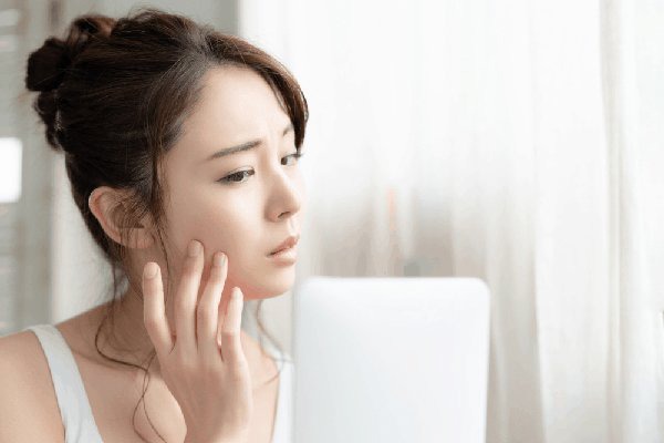 Những nguyên nhân gây mụn sau sinh