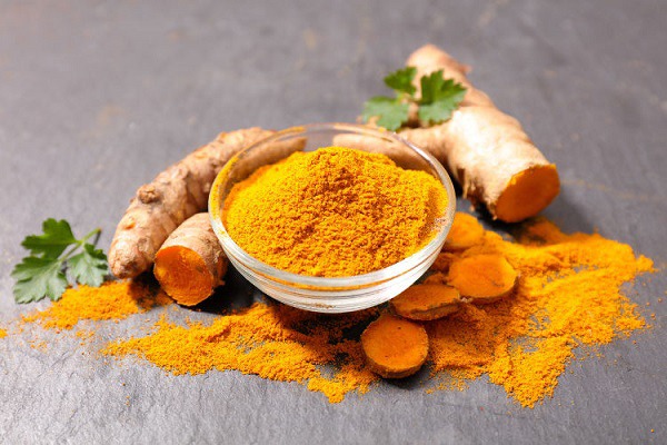 Sử dụng nghệ trong điều trị thâm mụn