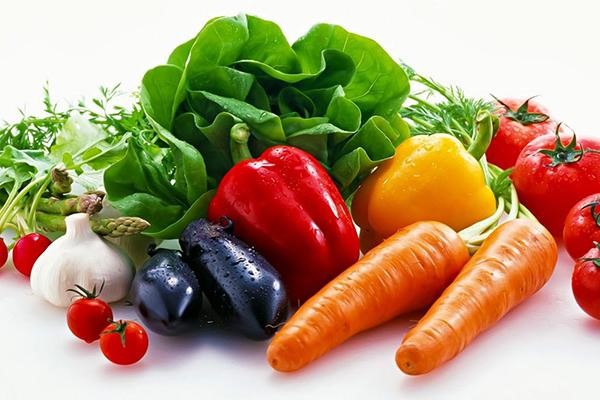 Sử dụng rau củ quả trong điều chế nước ép trị mụn