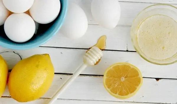 sử dụng lòng trắng nha đam trị bọng mắt hiệu quả