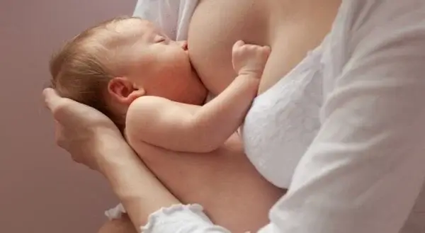 tăng cường miễn dịch da cho bé bằng sữa mẹ