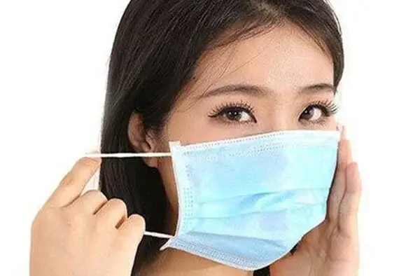 tháo khẩu trang sau mỗi tiếng đeo