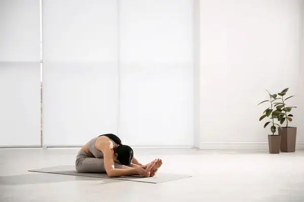 bài tập paschimottonsana tư thế yoga gập mình