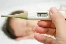 xuất hiện tình trạng sốt khi bị mụn nước cần đến gặp bác sĩ