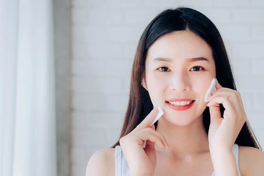 Nên tẩy trang 1 lần mỗi ngày