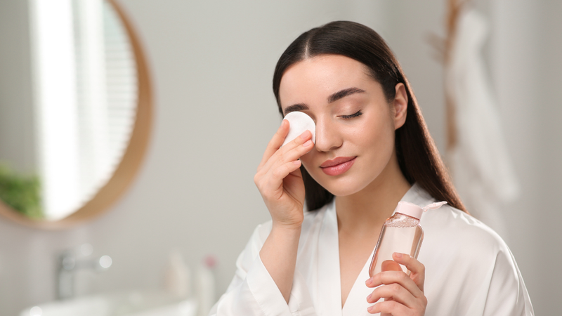 Chỉ nên tẩy trang vào buổi tối một lần trong ngày