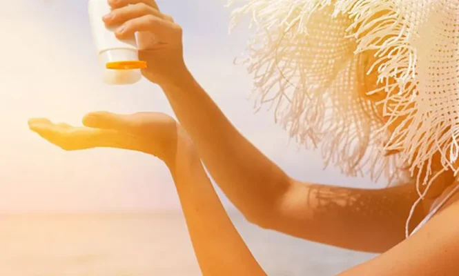 Kem chống nắng giúp giảm thiểu nếp nhăn và nám da