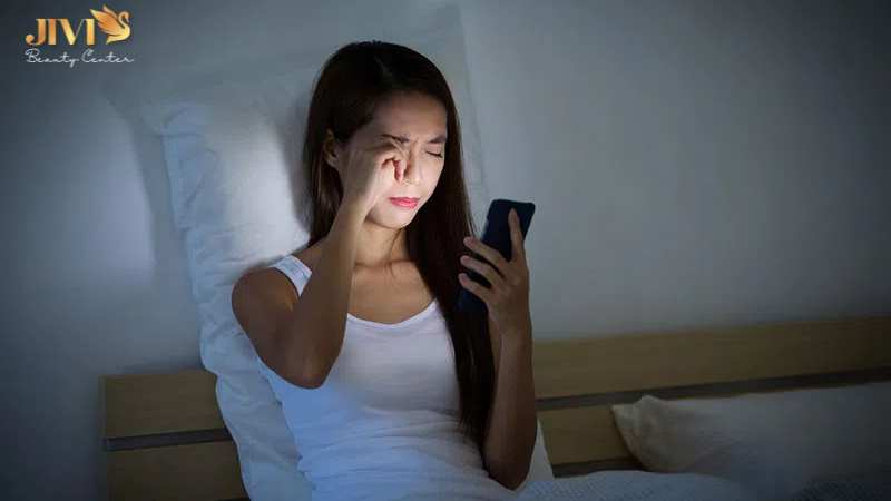 Da nhăn nheo, xỉn màu do thức khuya liên tục