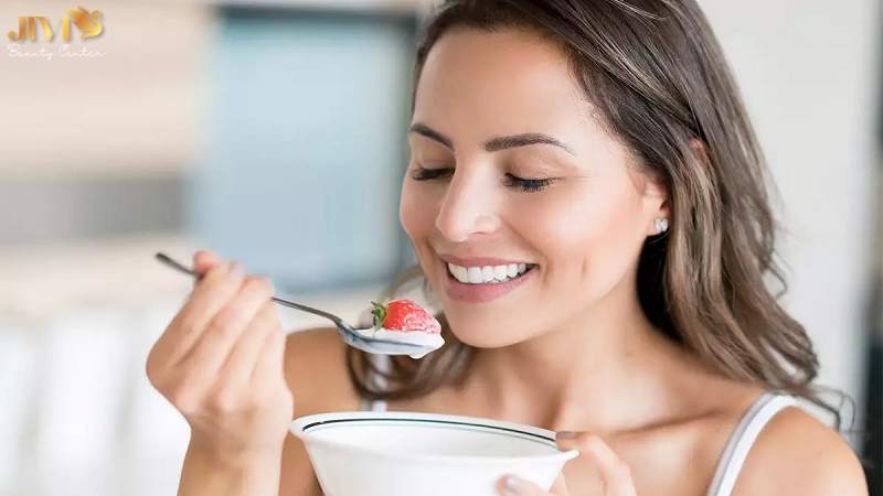Sữa chua giúp giảm mụn và làm dịu da bị viêm