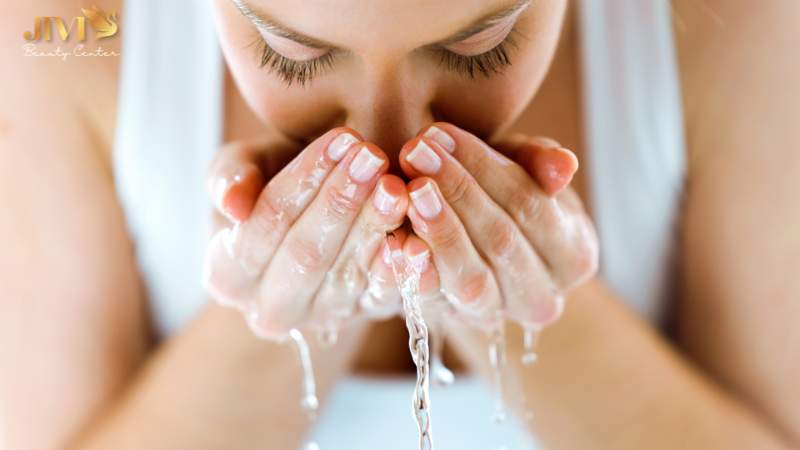 Làm sạch da đúng cách giúp ngăn ngừa mụn hiệu quả