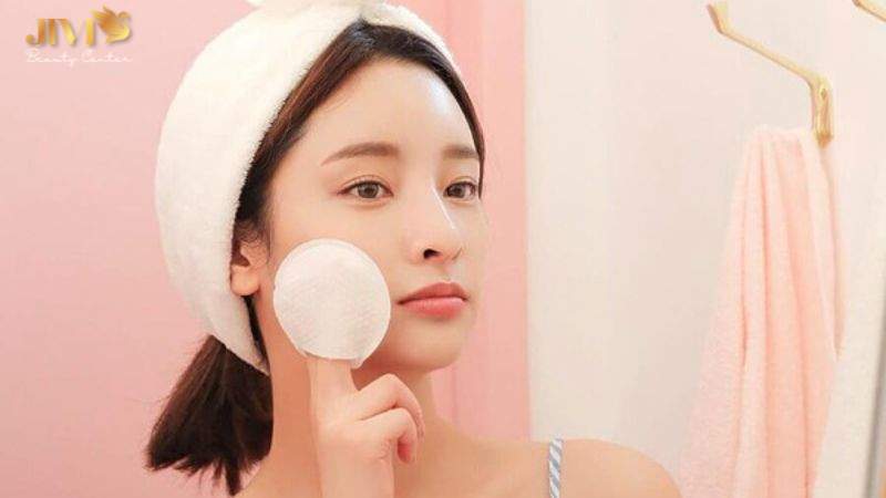 Da dễ bị mụn do không tẩy trang kỹ