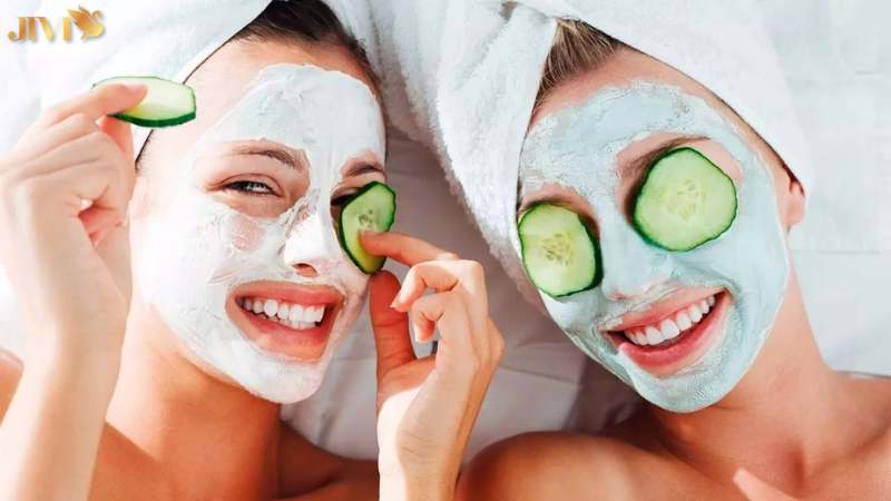 Đắp mặt nạ dưỡng da từ thiên nhiên