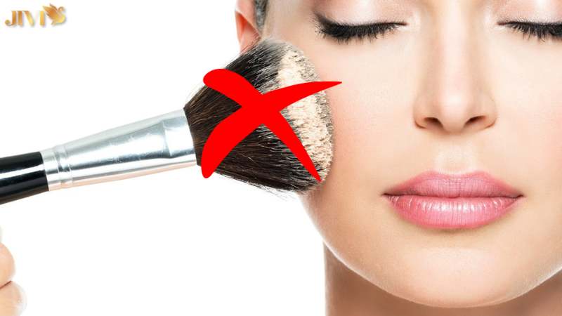 Hạn chế trang điểm và thư giãn hợp lý