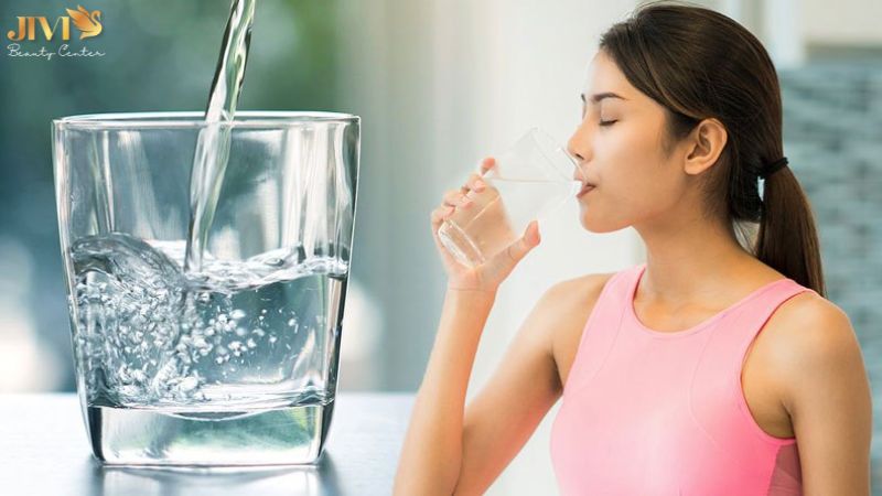 Uống đủ nước, hạn chế chất kích thích