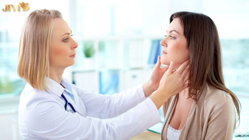Thăm khám bác sĩ nội tiết/da liễu khi cần thiết