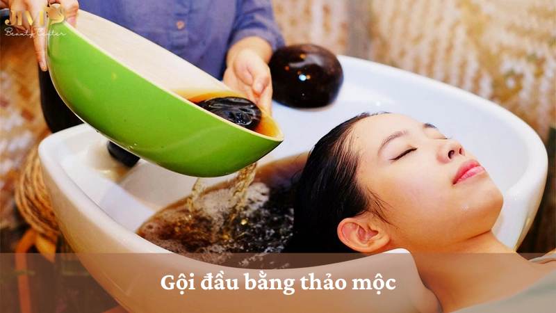 Gội đầu bằng thảo mộc